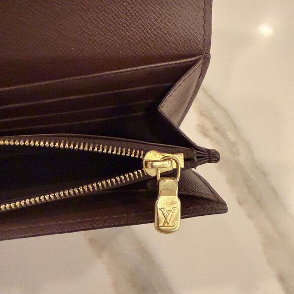 Louis Vuitton "Sarah" Wallet in Damier Ebene - Picture 6 of 14